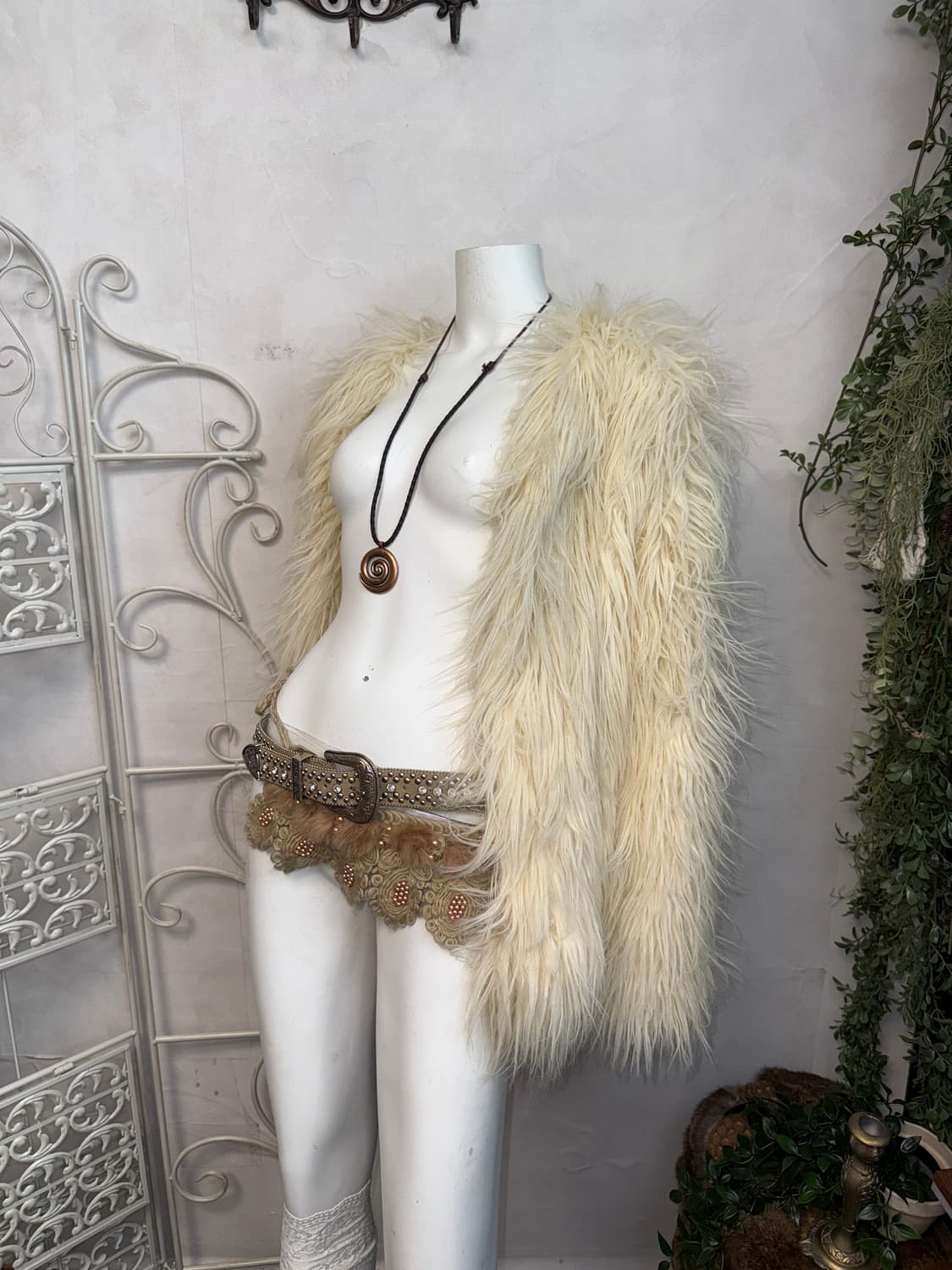 Ivory grunge faux fur jacket  상품이미지1