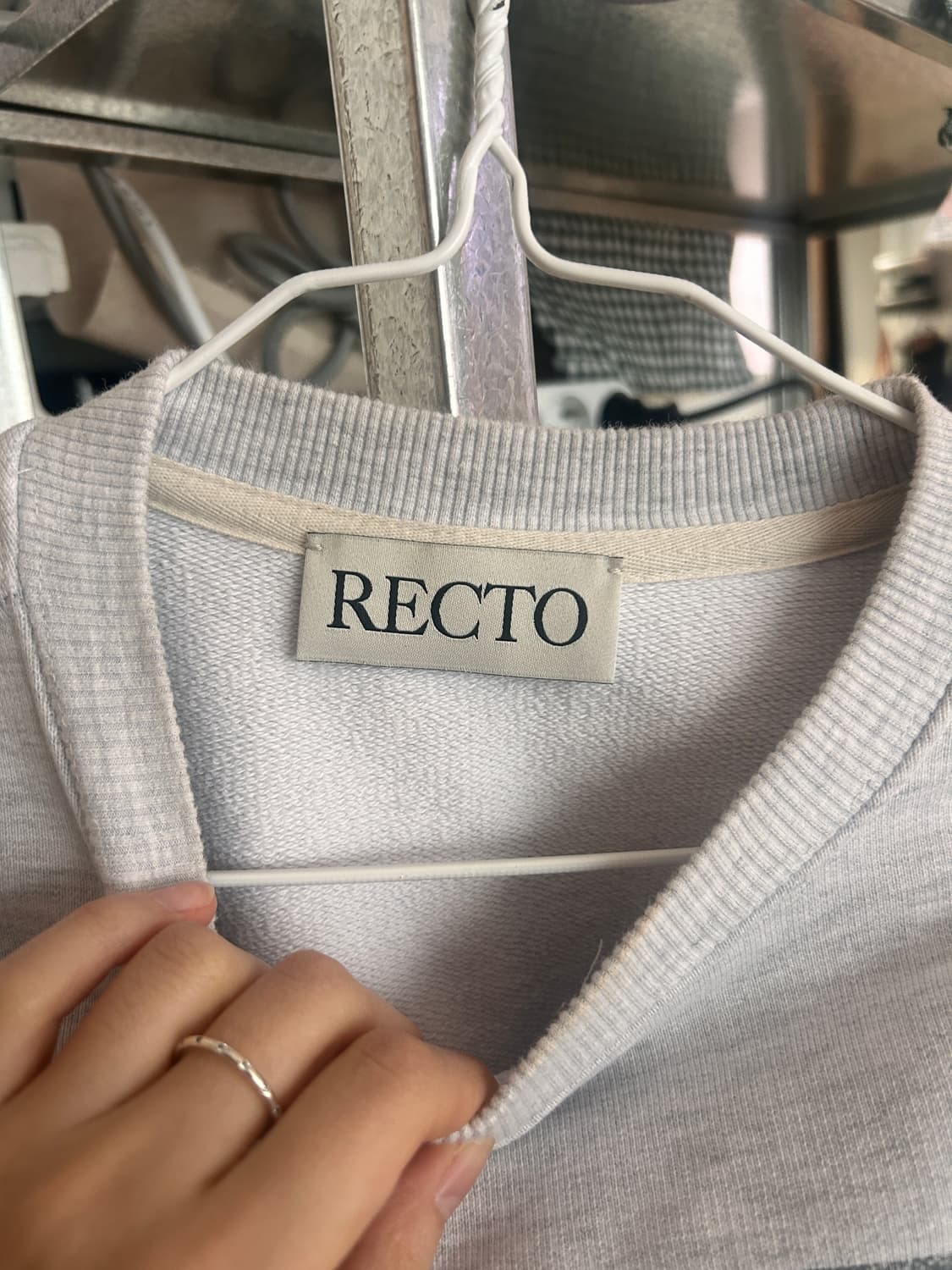 recto 렉토 크롭 그레이 맨투맨 상품이미지3