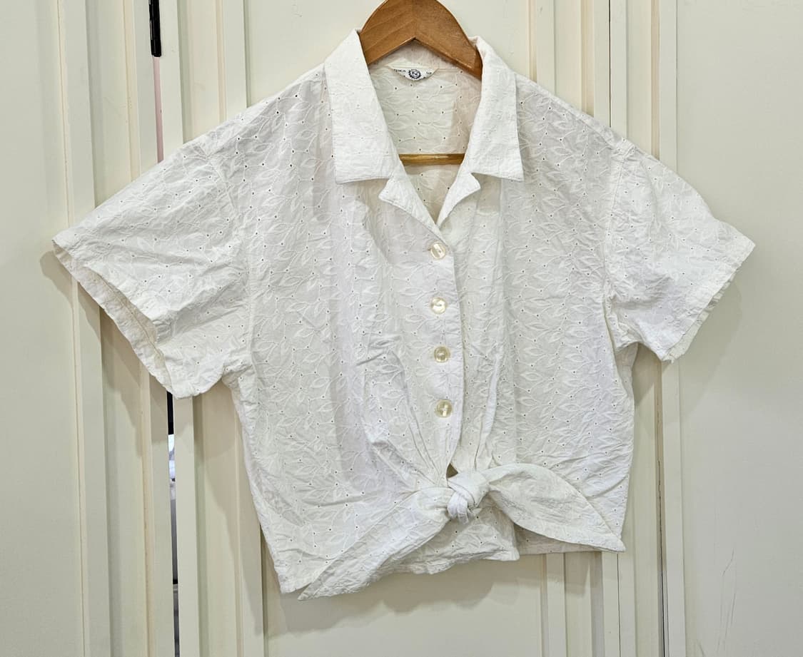 펀칭 크롭 반팔 블라우스 화이트 상품이미지2