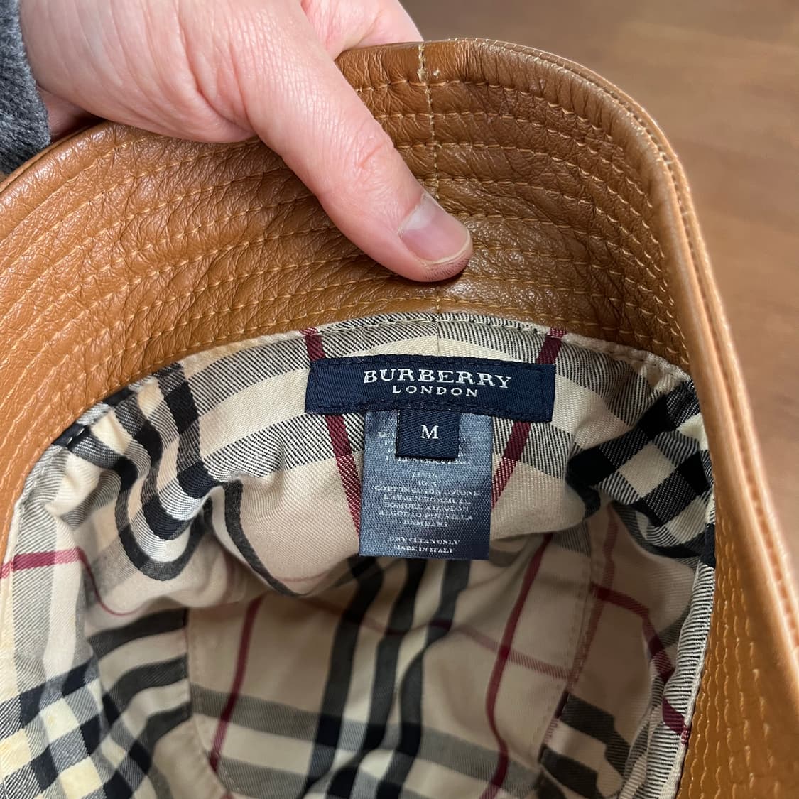 버버리 레더 버킷햇 M  상품이미지4