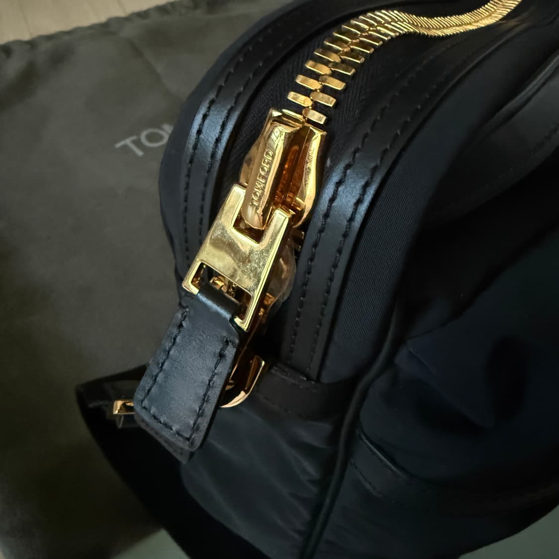 TOM FORD 톰포드 나일론 더블 유틸리티 포켓 메신저 백 상품이미지8