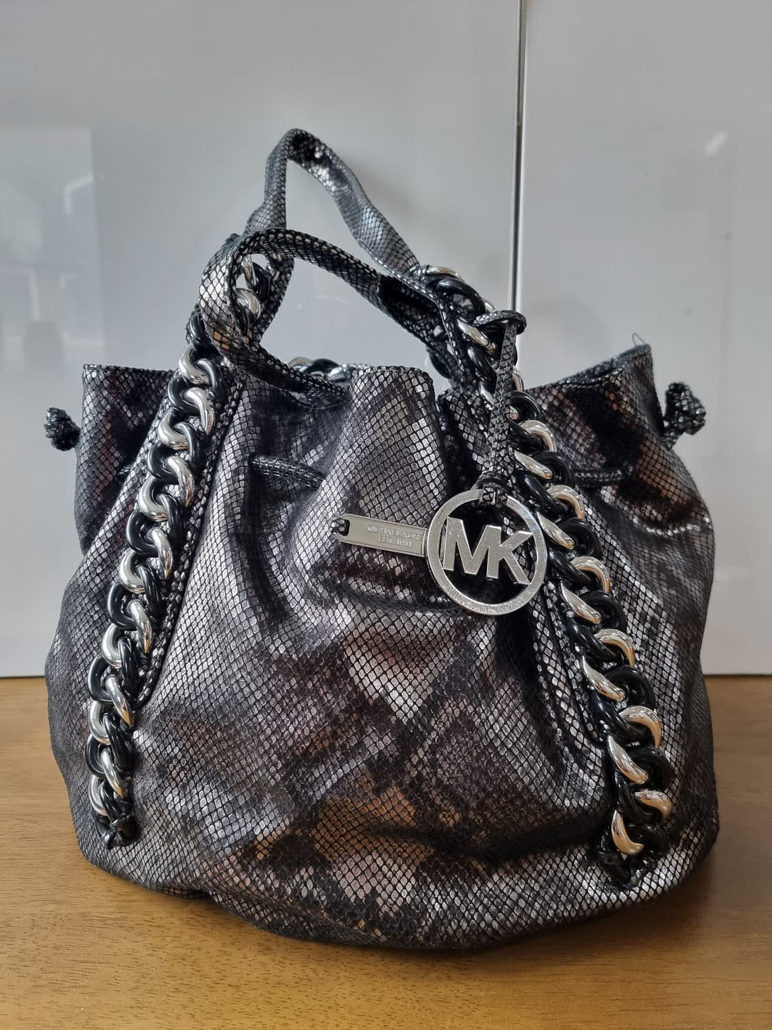 마이클 코어스 뱀피 가방 상품이미지3