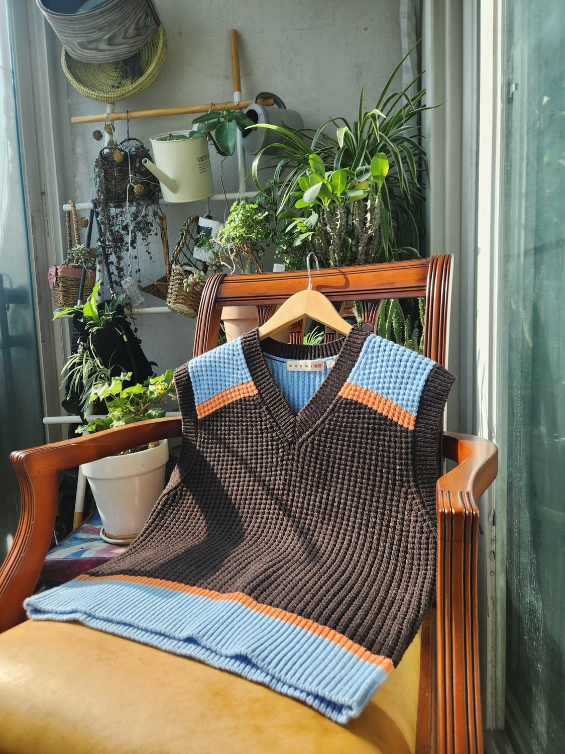 마르니 ×유니클로 브이넥 니트 조끼 브라운/블루 상품이미지1