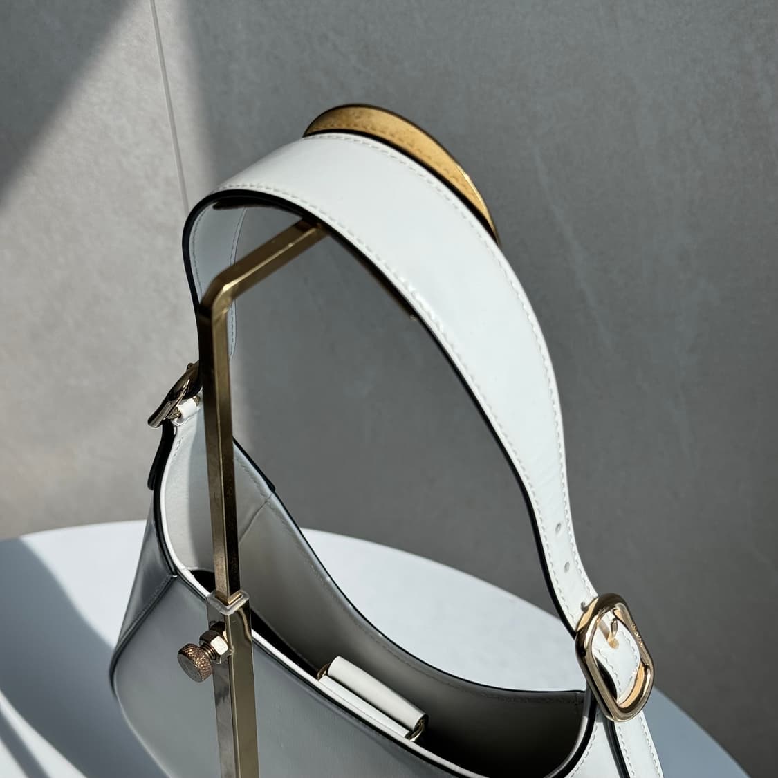 신상, 새상품 프라다 사피아노 레더 화이트 클레오백 상품이미지8