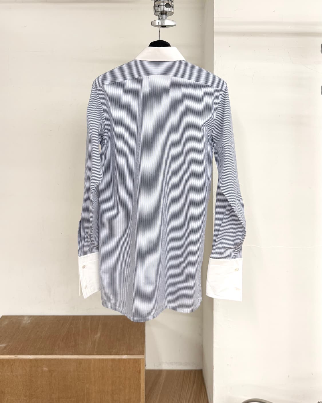 메종 마르지엘라 블루 스트립드 화이트칼라 셔츠 상품이미지6