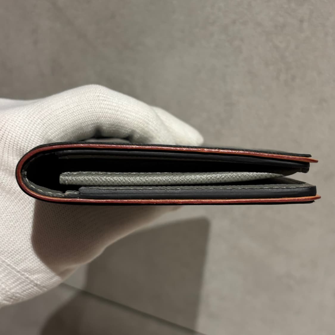 루이비통 모노그램 킴존스 티타늄 장지갑 상품이미지5
