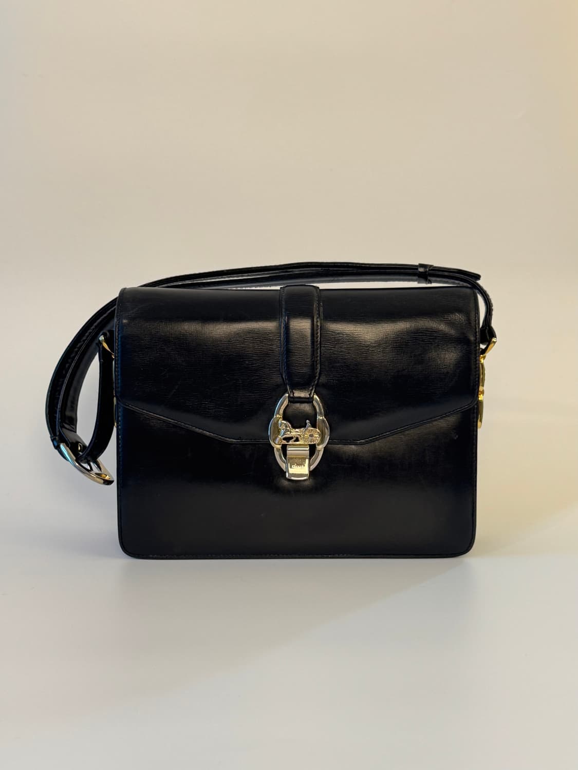 CELINE(셀린느) 금장 락 블랙 레더 숄더백 상품이미지1