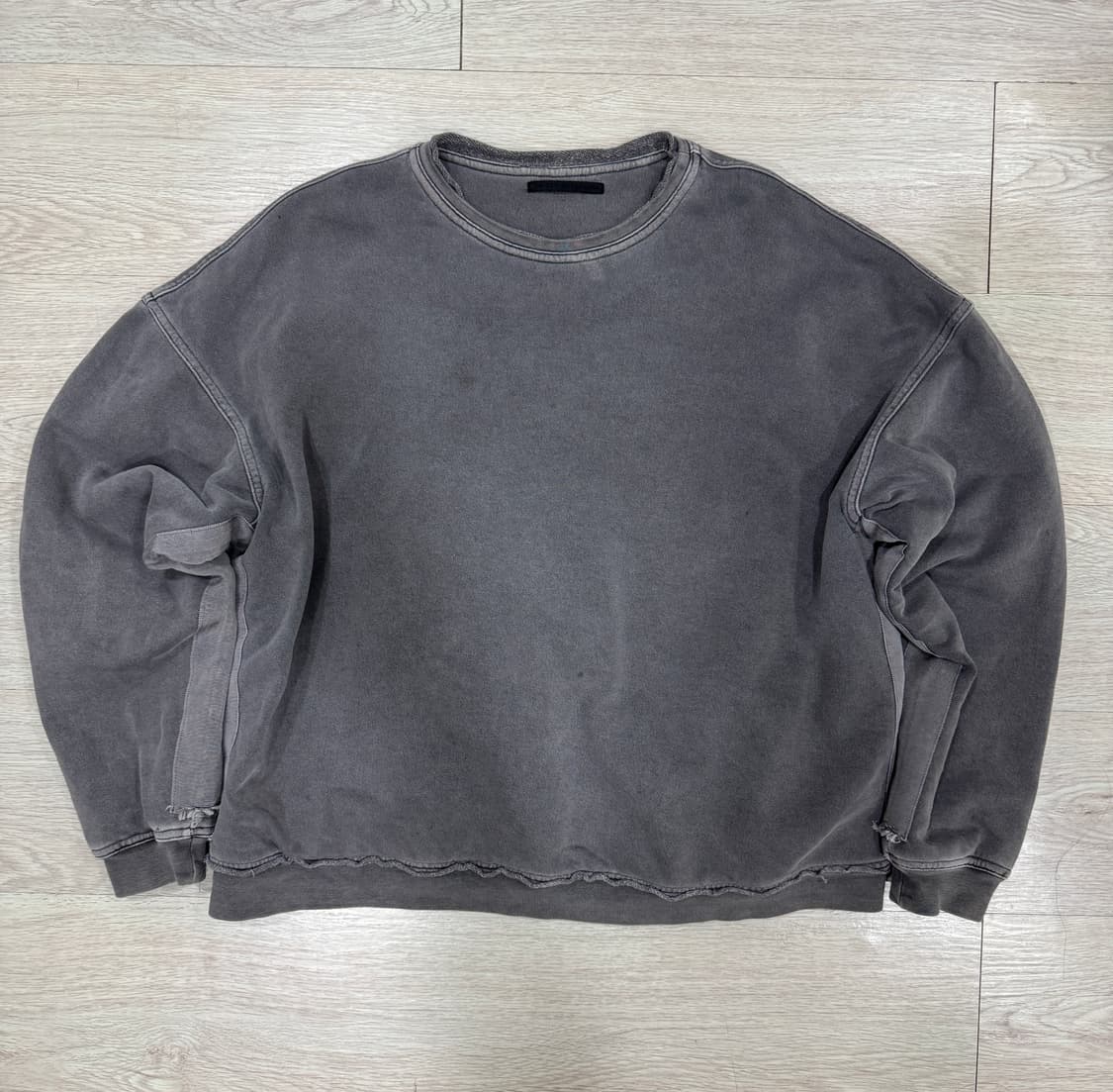 하이더아커만 그레이 펄스 로우 엣지 스웻셔츠 상품이미지1