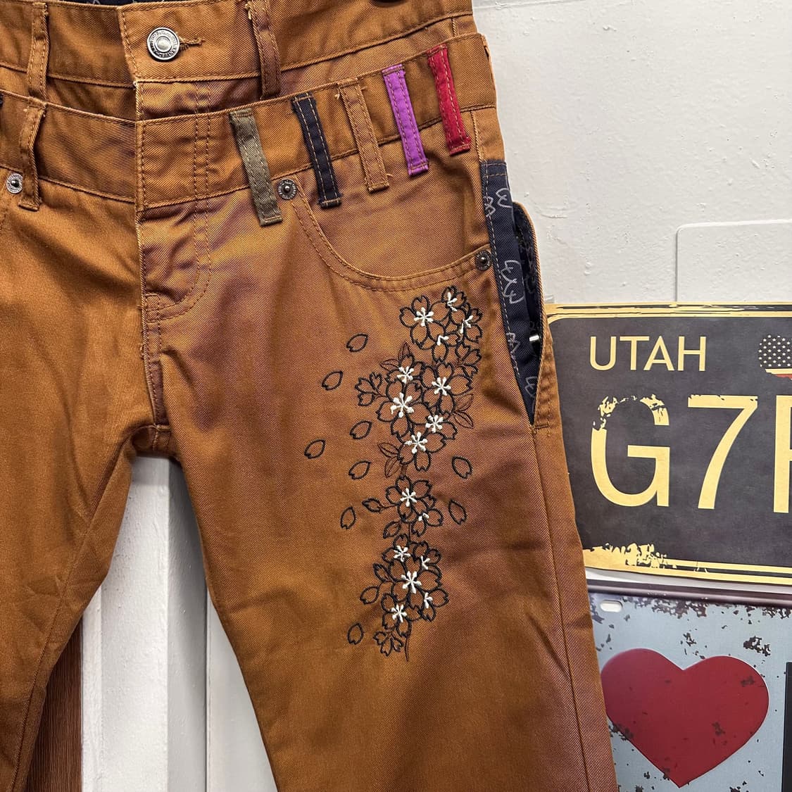 Camel Sakura Detail Capri Pants  상품이미지5