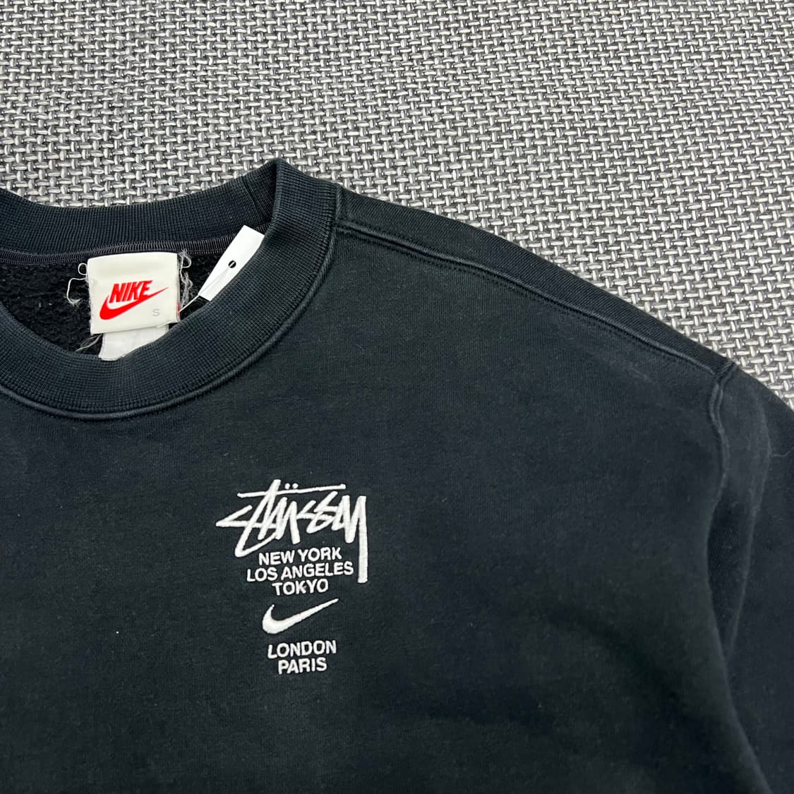 착샷O 나이키x스투시 NRG 크루넥 맨투맨 상품이미지4