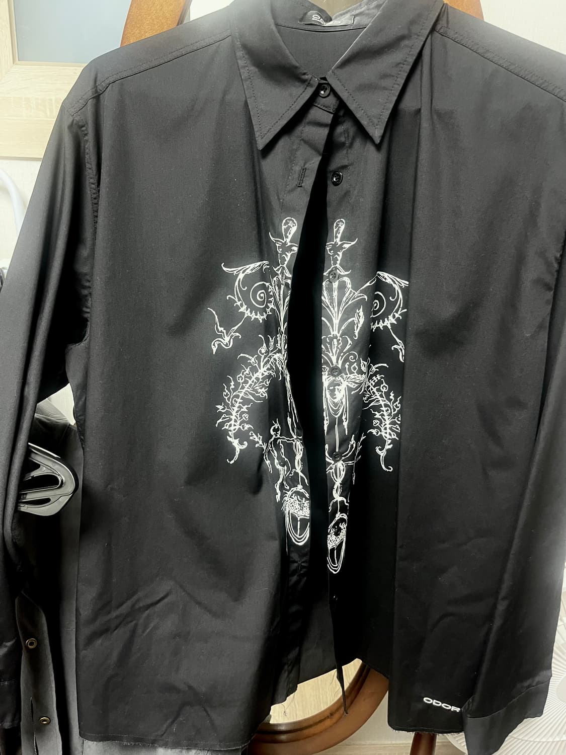 오도어 ODOR Della shirt in black 델라 셔츠 블랙 상품이미지3