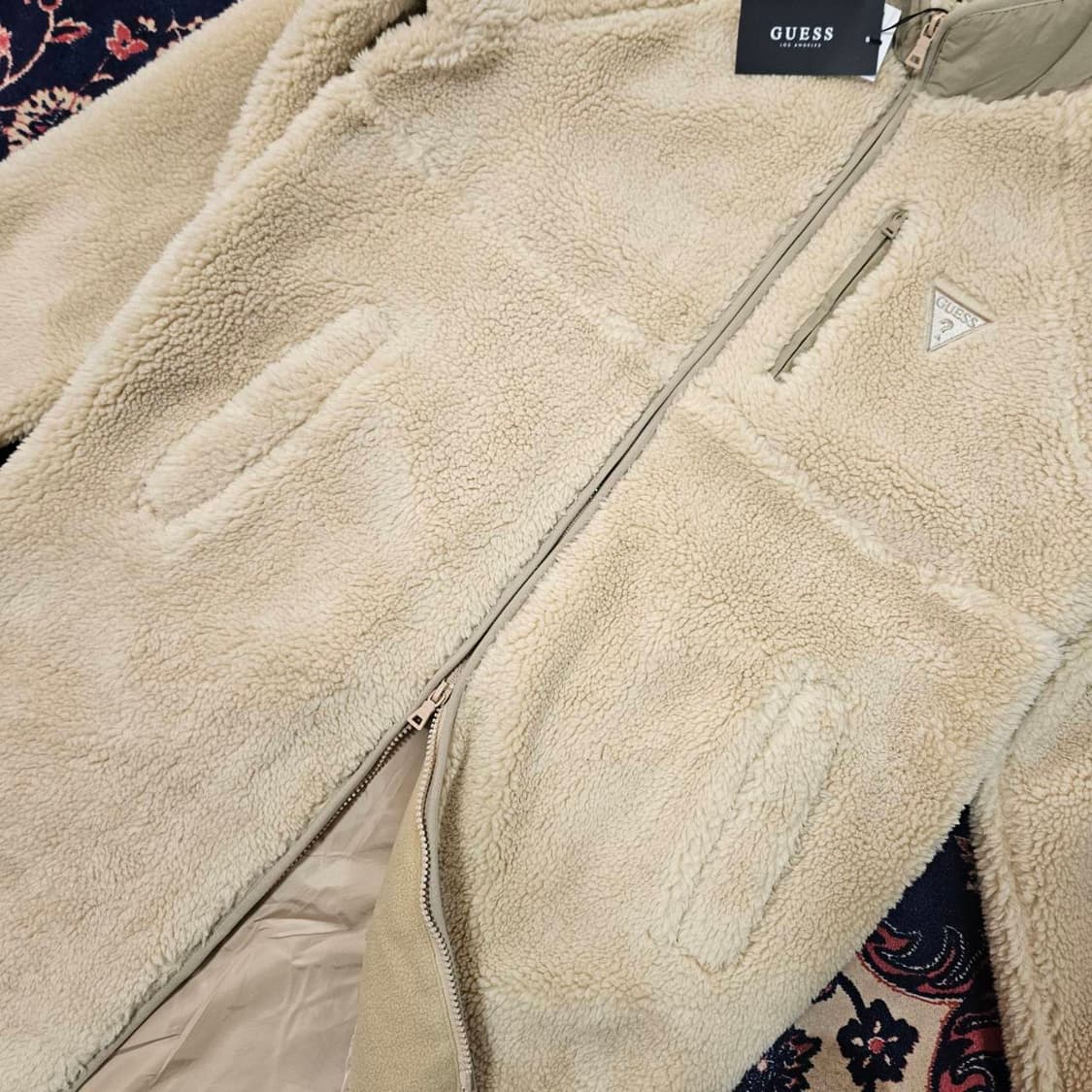 (새상품) 게스(GUESS) 21FW 시그니쳐 패치 롱 뽀글이 자켓  상품이미지3