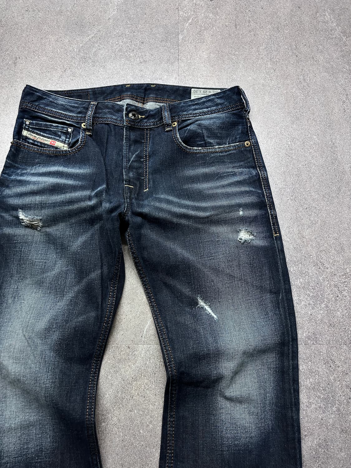 디젤 자티니 디스트레스드 부츠컷 데님 팬츠 상품이미지2
