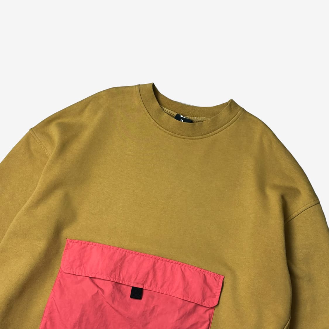 나이키 머스타드 빅 포켓 맨투맨 상품이미지3
