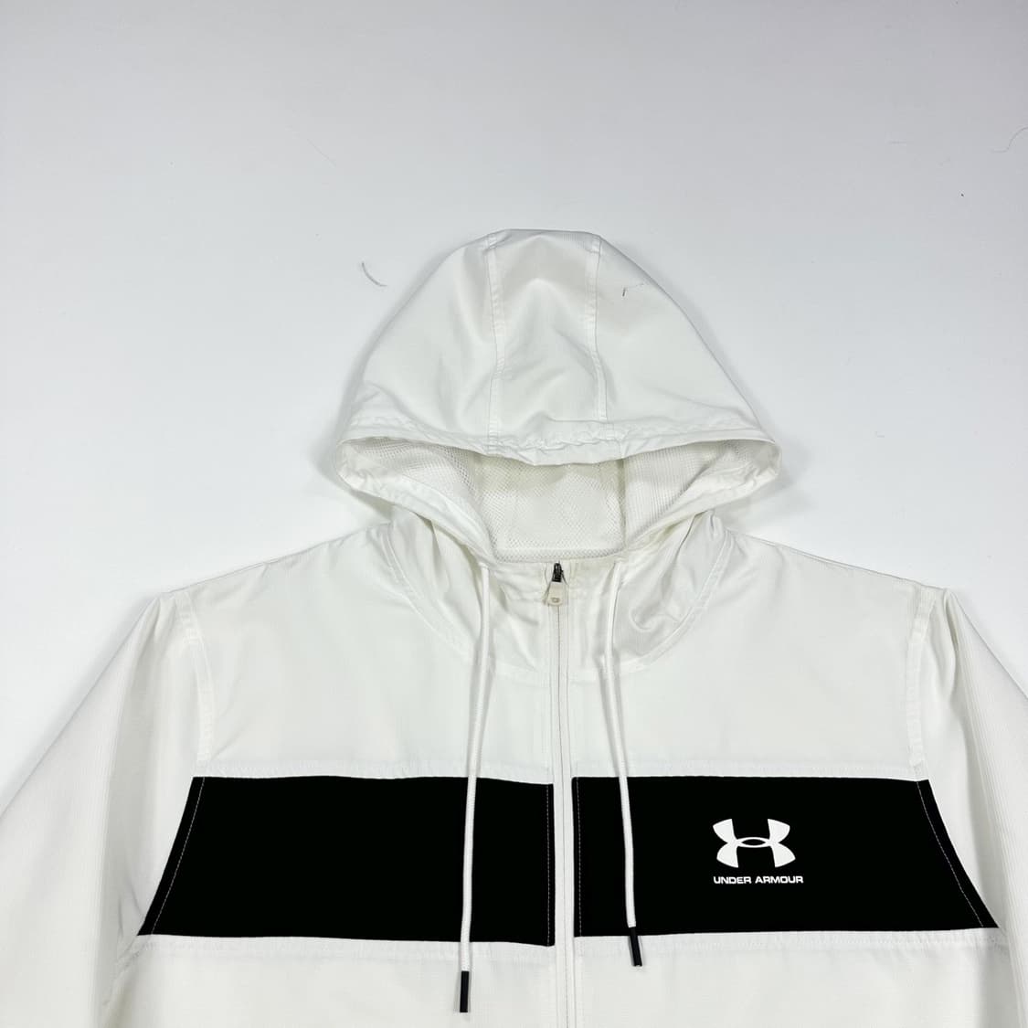 언더아머 풀오버 화이트 바람막이 자켓 (XL) 상품이미지1