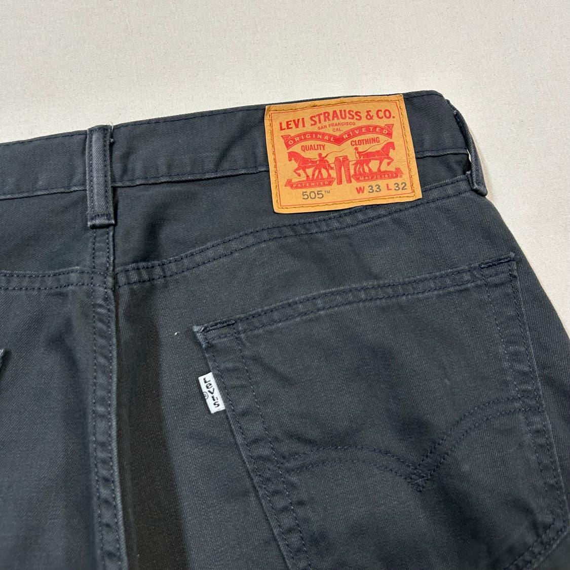 33inch) 리바이스 505 레귤러 핏 그레이 코튼 팬츠 상품이미지3