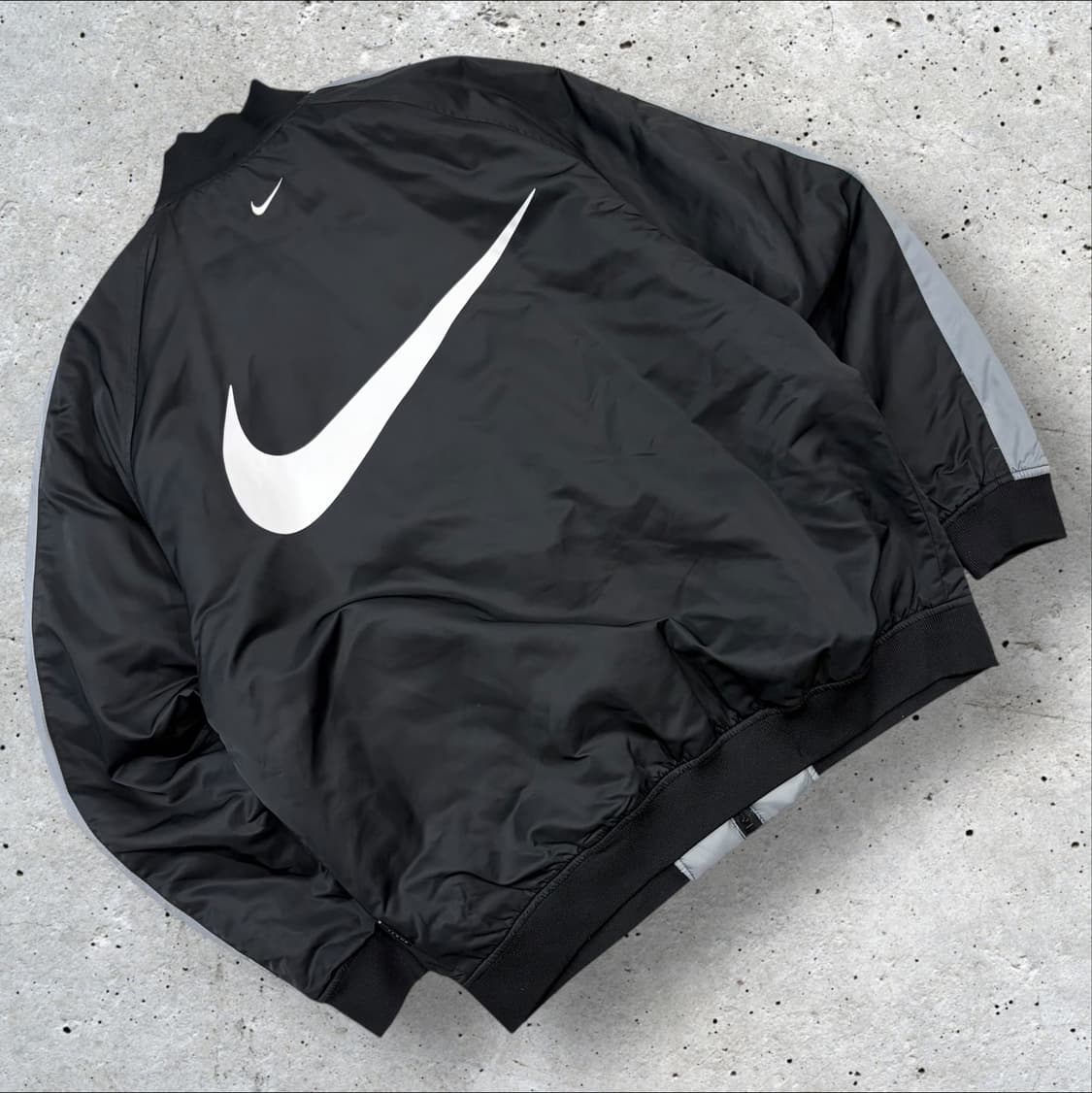 [XL] 나이키 리버시블 스우시 퀼팅 봄버 자켓 그레이 블랙 B556 상품이미지4