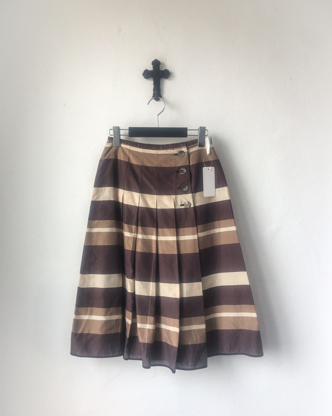 Button point pattern pleats midi skirt 상품이미지1