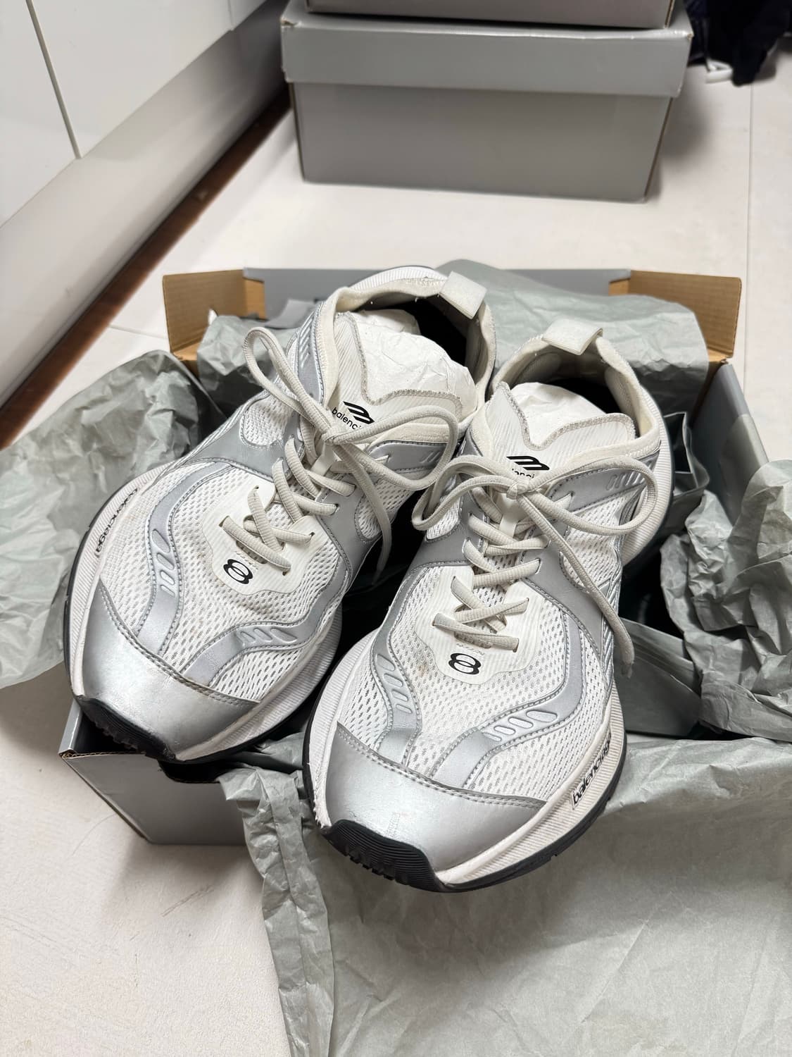 발렌시아가 서킷 스니커즈 화이트실버 44 상품이미지2