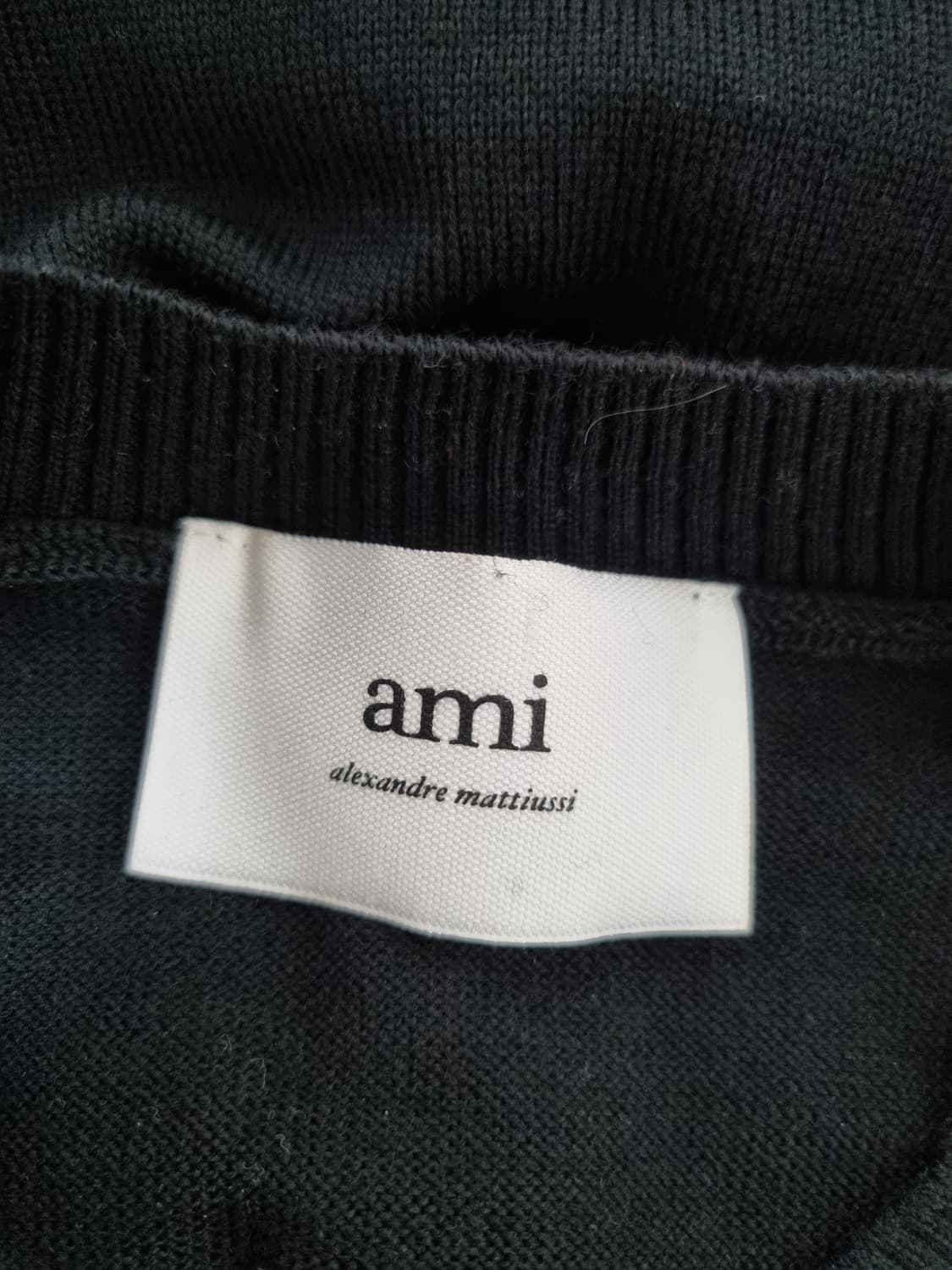 [새상품 L] 아미 스몰 하트 블랙 울 니트 상품이미지3