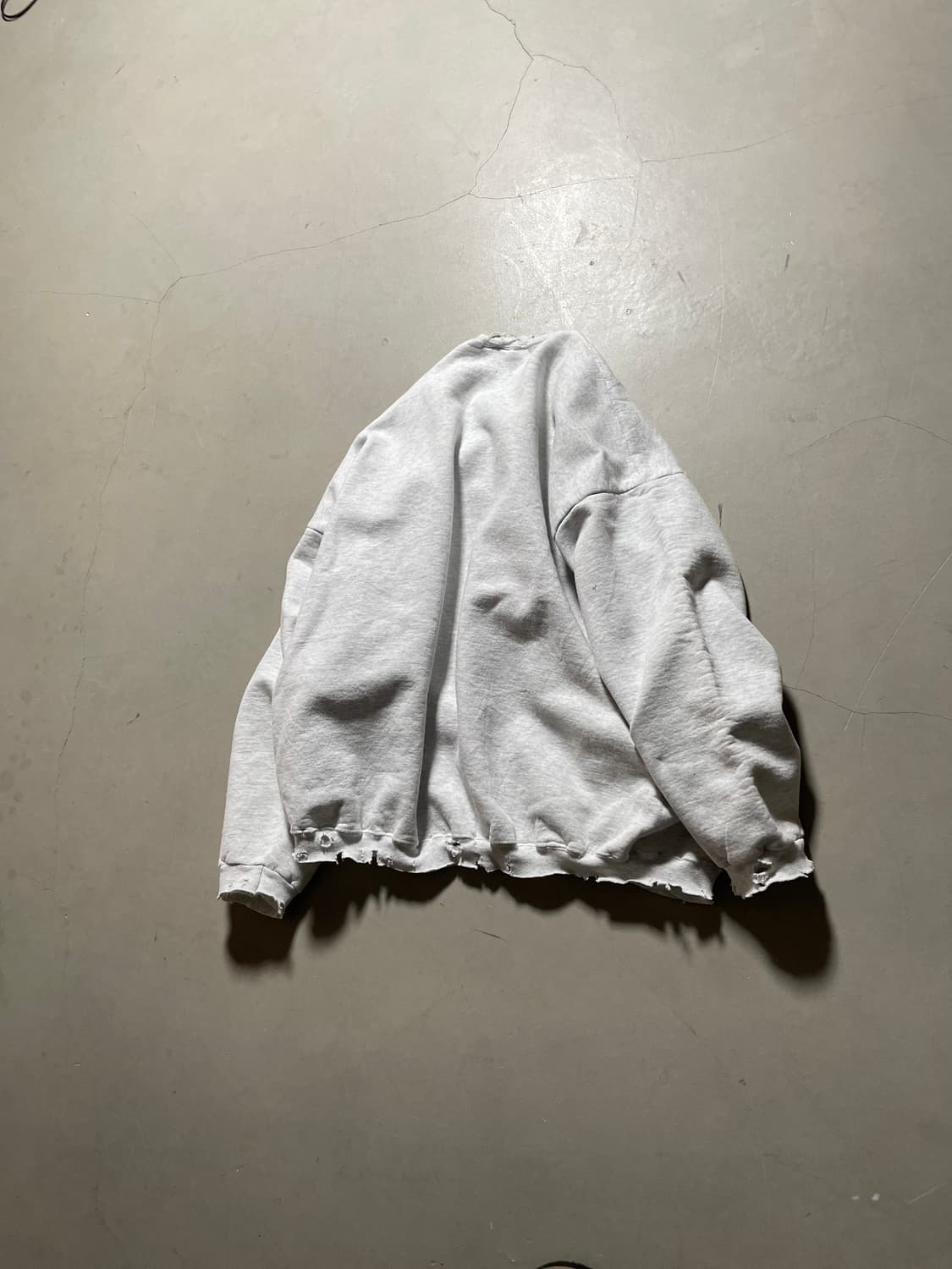Vintage Distressed Sweatshirt 상품이미지2