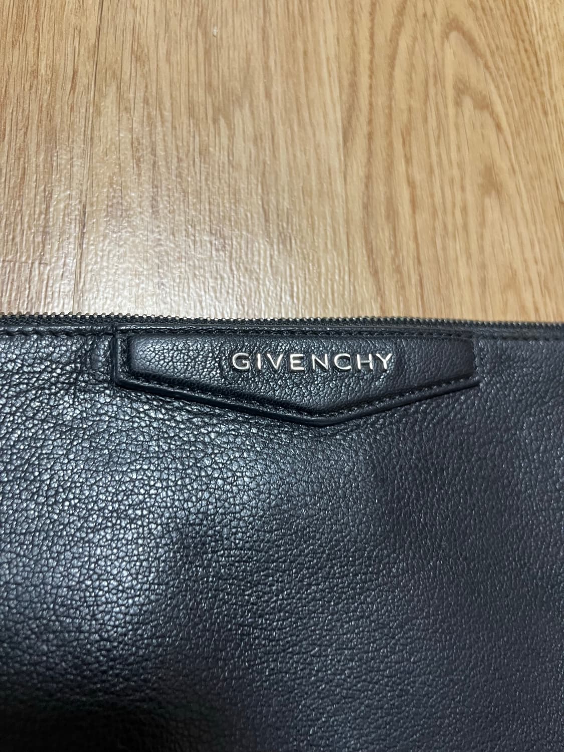 지방시 블랙 레더 클러치 백 상품이미지2