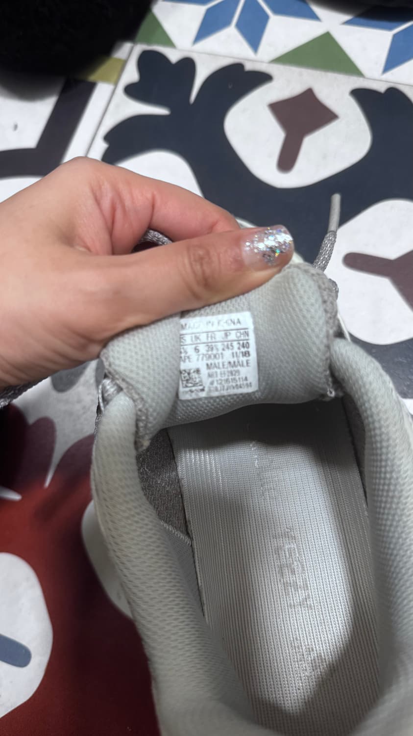 Yeezy Boost V2 700 그레이 240 static✨🔥 상품이미지9