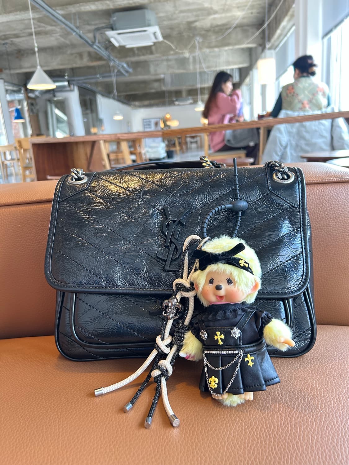 (70) 힙걸💛🌟🖤정품 몬치치 커스텀 블랙 레더 원피스키링 상품이미지7