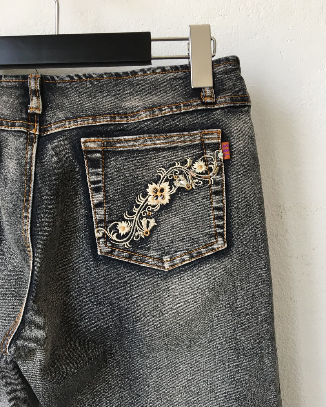 Flower needle work point denim pants 상품이미지3