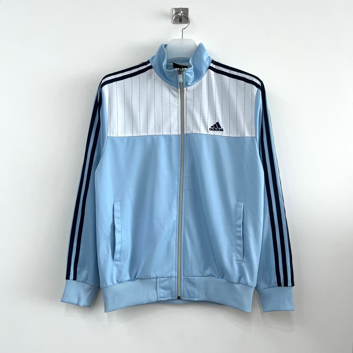 아디다스 자수로고 스카이블루 시나모롤 트랙탑 져지 상품이미지2