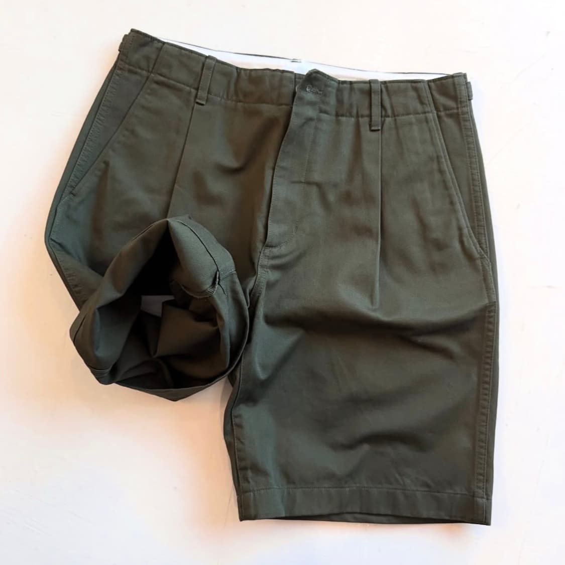 포터리 올리브 코튼 주름 반바지 상품이미지4