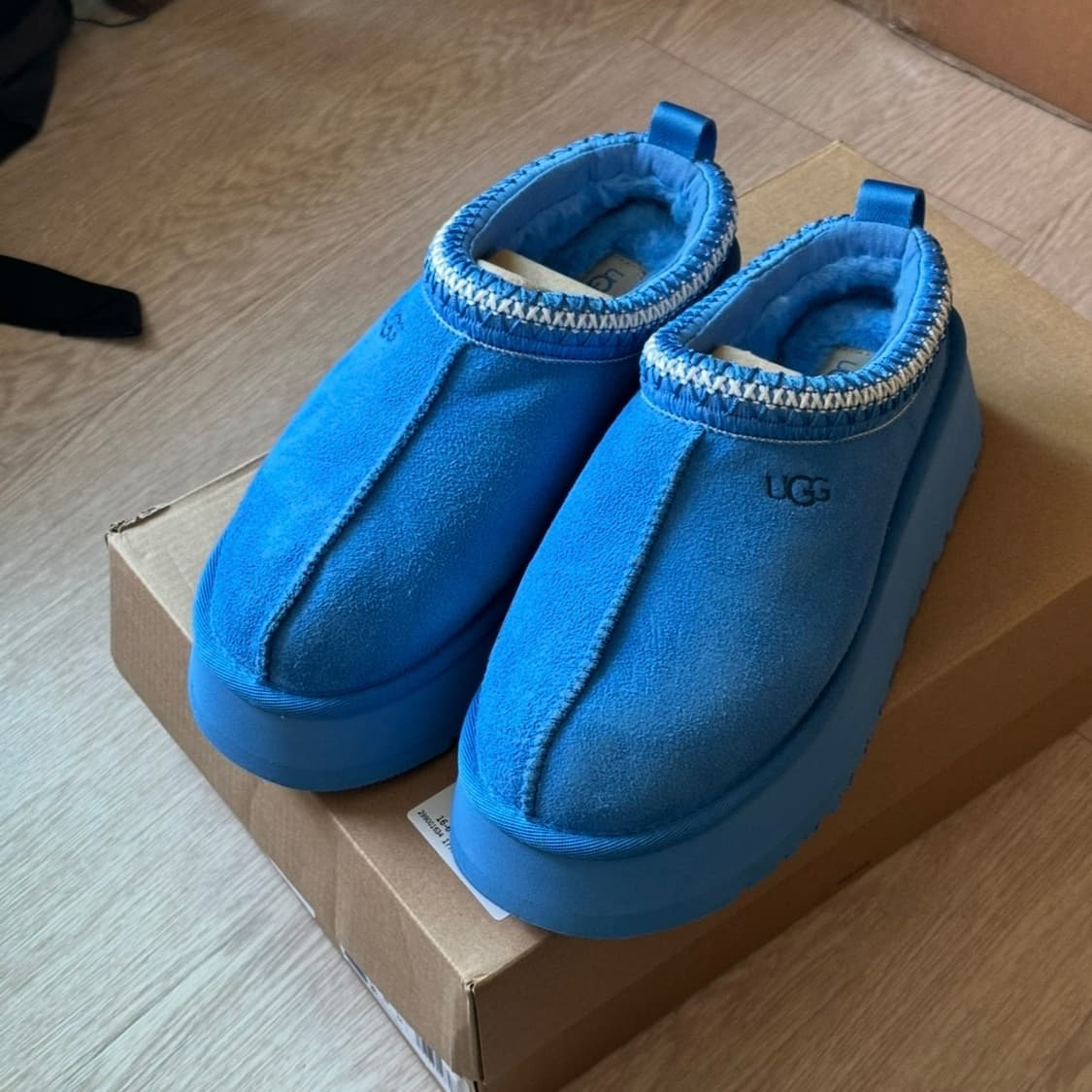 UGG 스티치 칼라 플랫폼 슬리퍼 타즈 240 새상품 상품이미지2