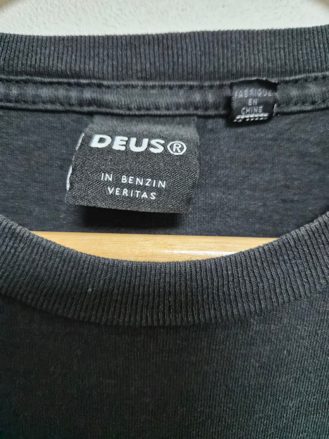 데우스Deus 로고 블랙 티셔츠 XS - T13 상품이미지4