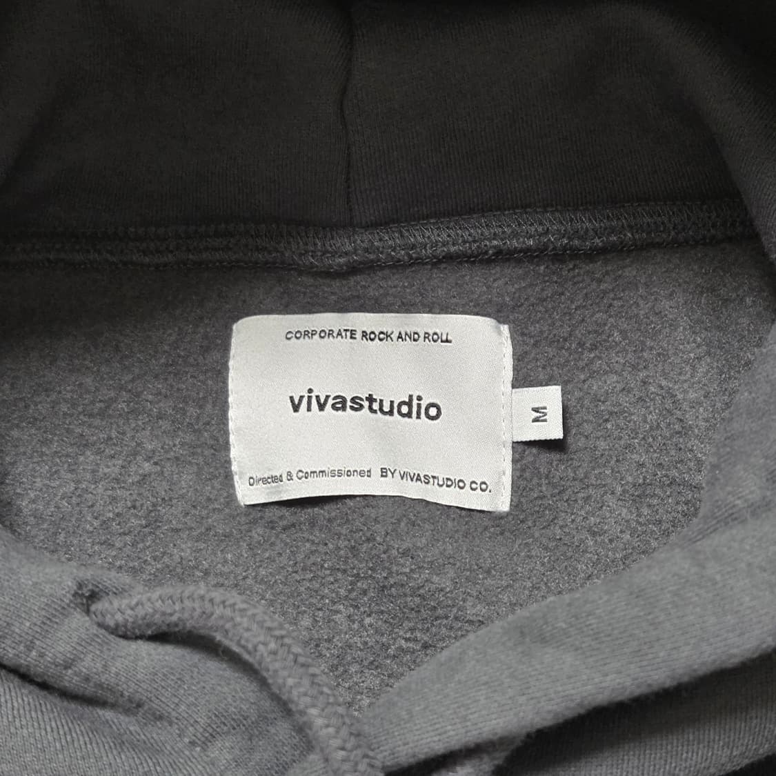 Vivastudio 비바스튜디오 M 빅로고 기모 후드티  상품이미지3