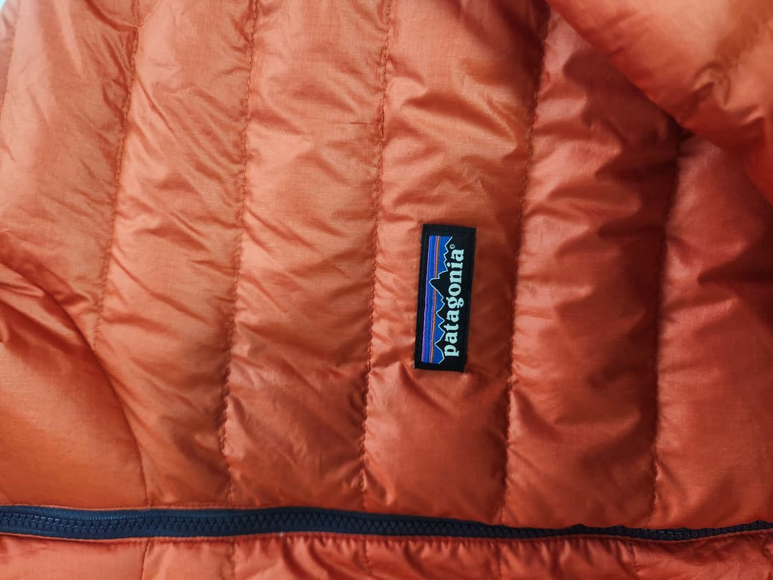 파타고니아 다운스웨터 후디  핫 엠버 색상 M 사이즈 상품이미지3