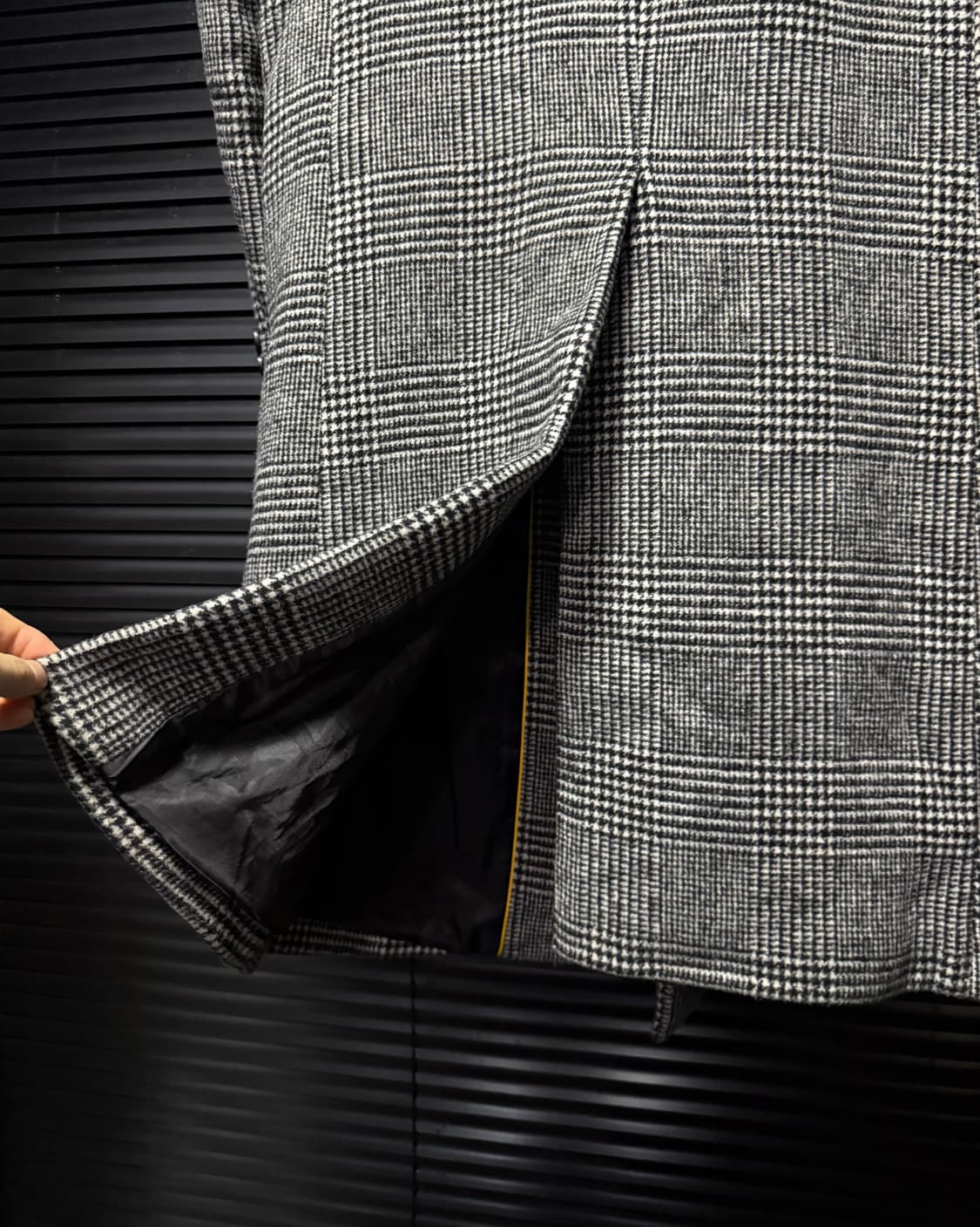 버튼 서울 하운드 체크 피크드 카라 더블 울 코트 48 미니멀  상품이미지5