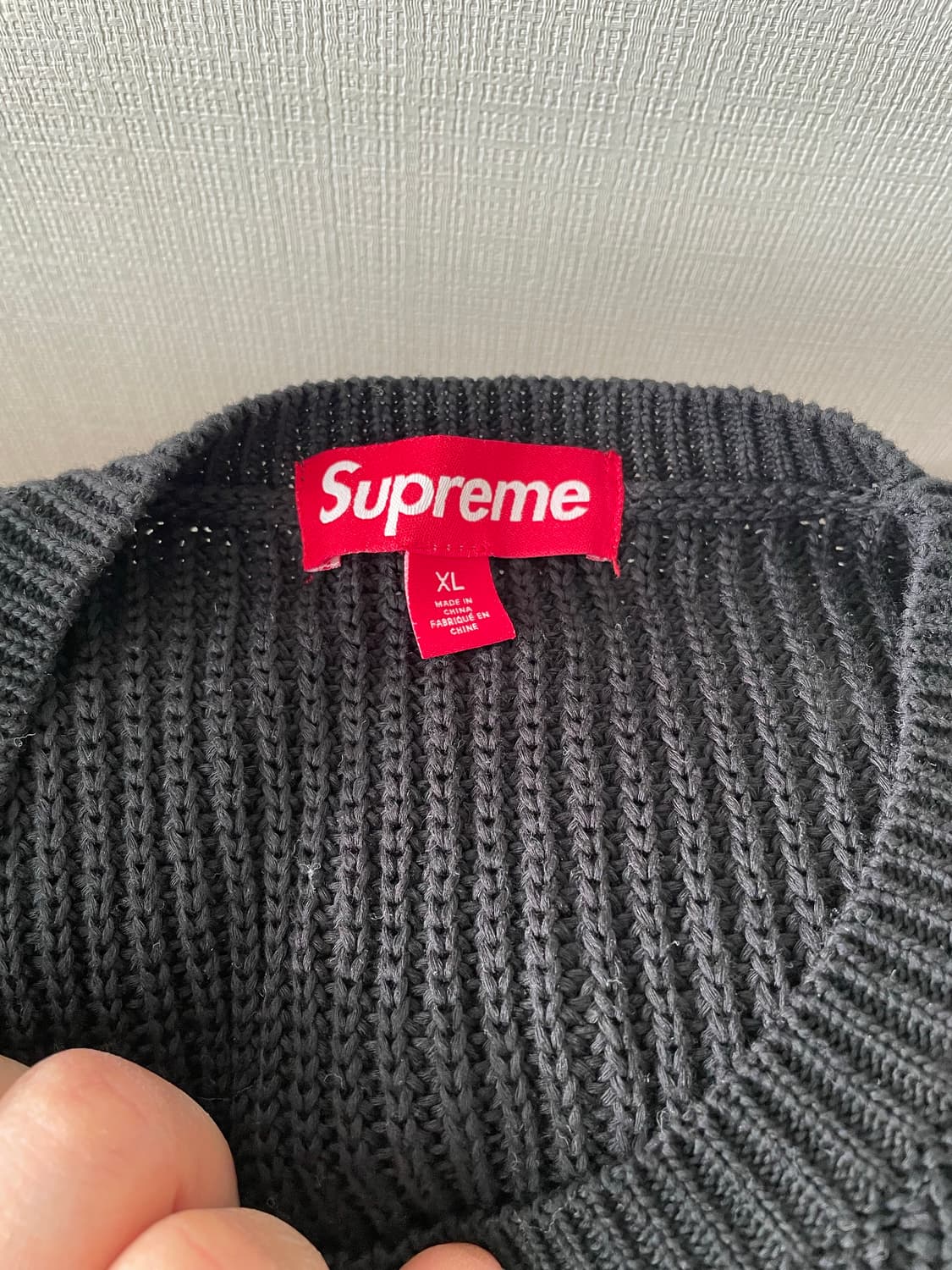 슈프림 스몰 박스 립드 스웨터 블랙 상품이미지2