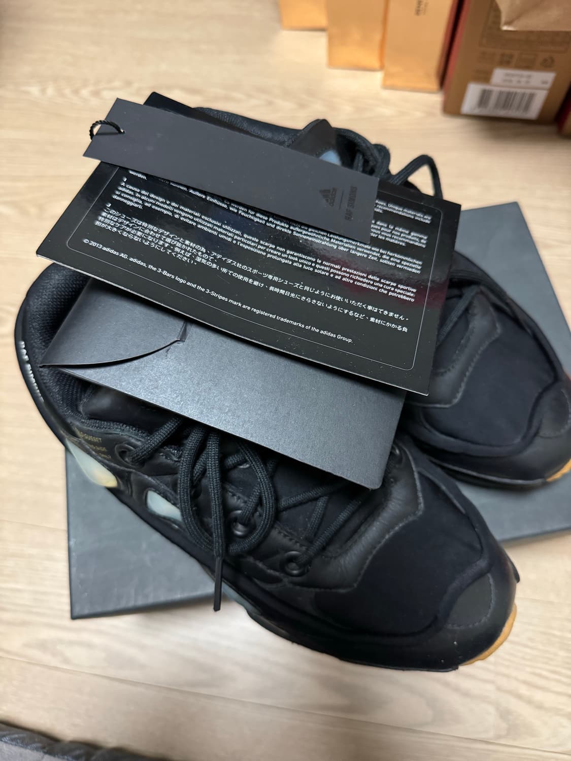 라프시몬스 아디다스 오즈위고 250 팝니다. 상품이미지8