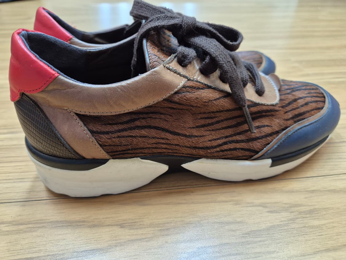 신발 상세 사진 꼭 확인해주세요. 미샤 여성 운동화 240사이즈입니다.  상품이미지3