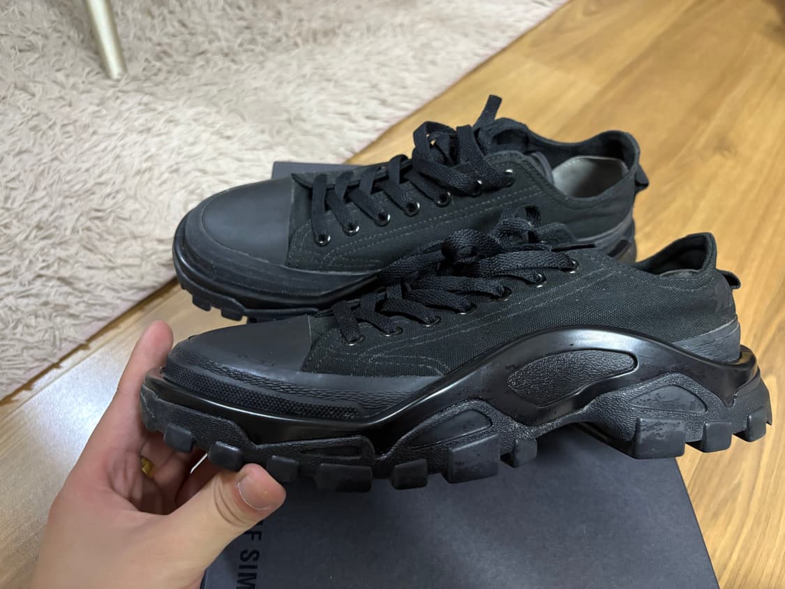 아디다스x라프시몬스 류러너 트리플 블랙 상품이미지4