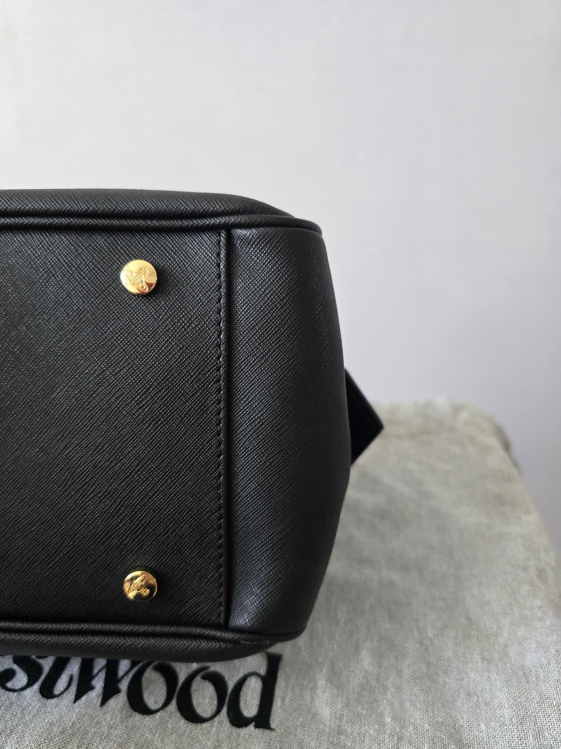 Vivienne Westwood 야스민 미디움 ORB 로고 블랙 상품이미지8