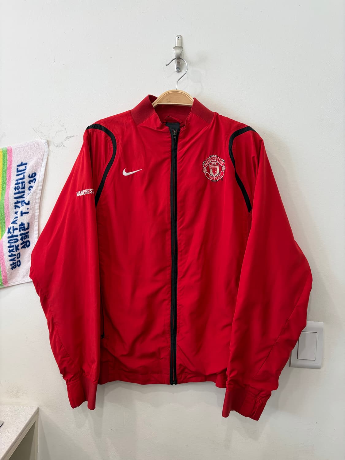 84. 나이키 맨유 바람막이 자켓 상품이미지1