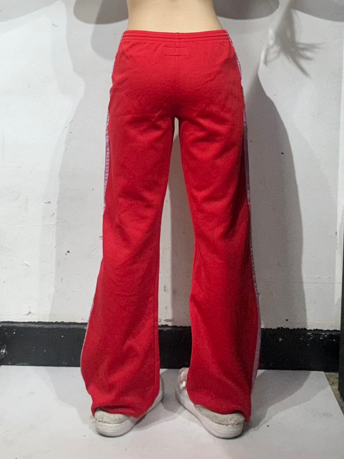 아디다스 레드 와이드 화이트 삼선 파이어버드 팬츠 상품이미지3