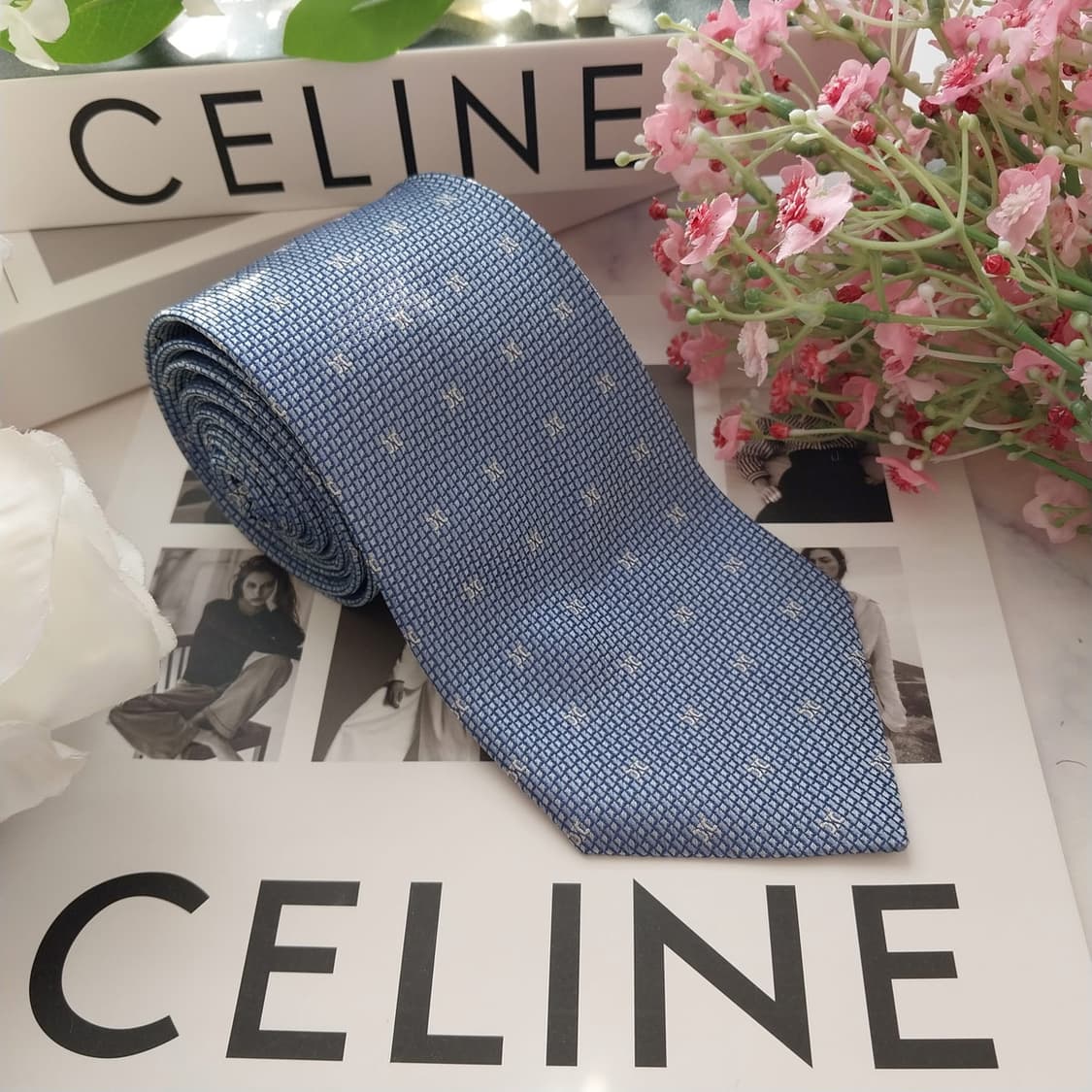셀린느 실크 블루 트리오페 올오버 넥타이 9.6cm A+등급 K1776
 상품이미지1