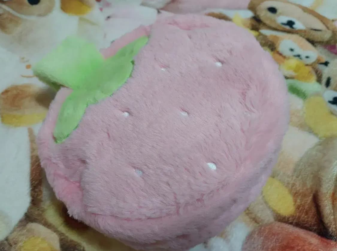 핑크 딸기 퍼 파우치  상품이미지2