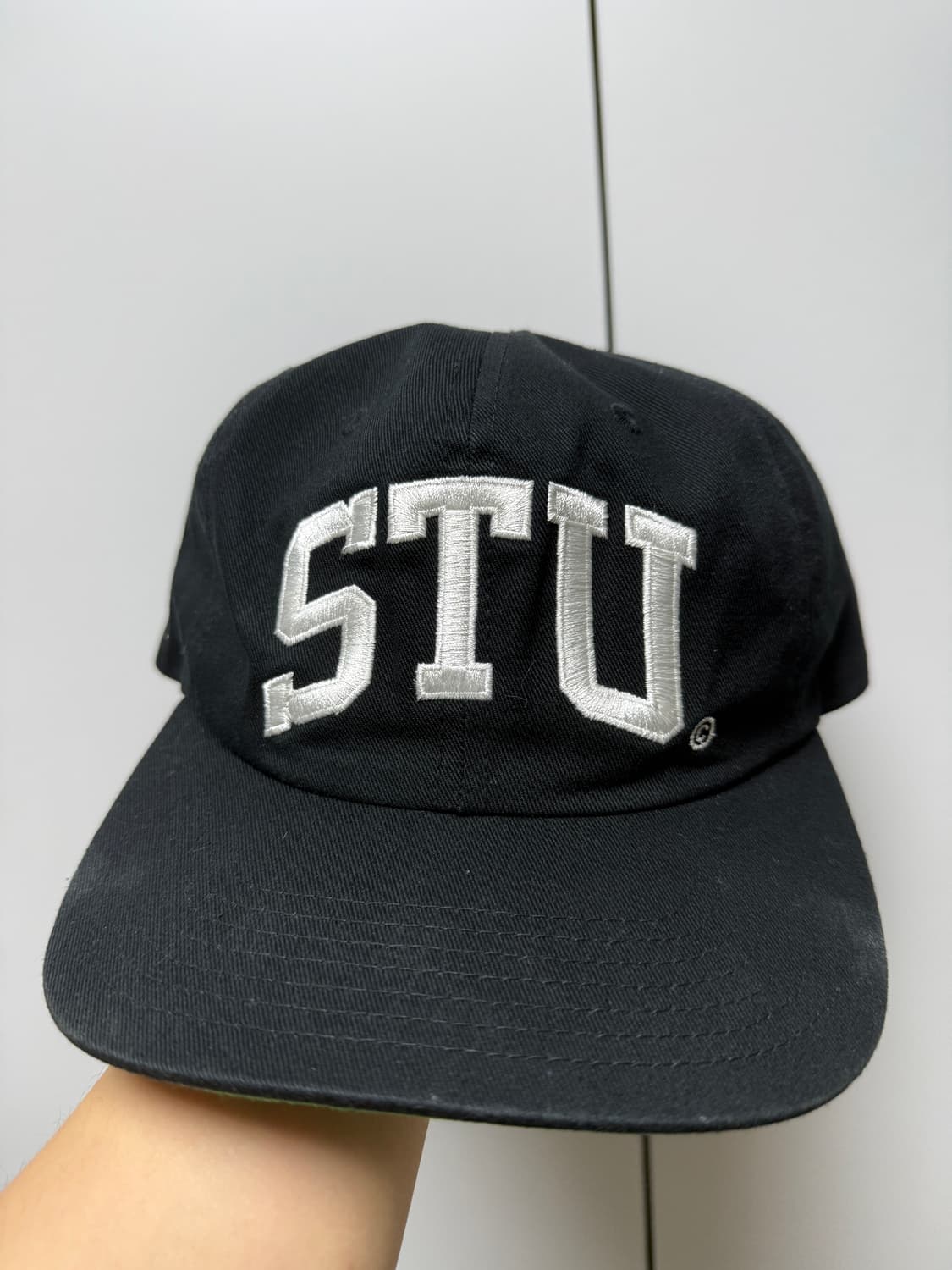 스투시 스투 아치 스트랩백 캡 블랙 판매합니다 상품이미지1