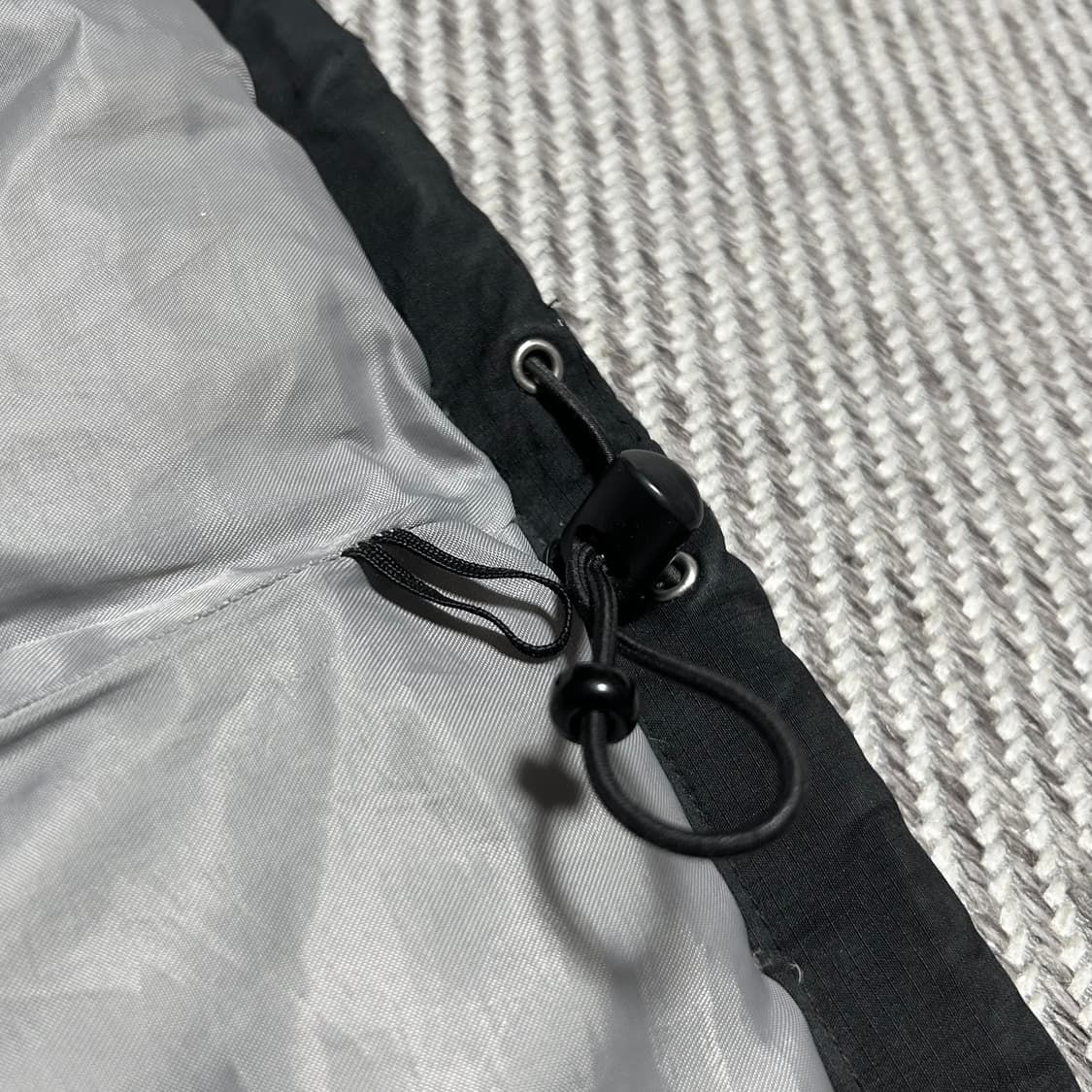 [XL] Nike 나이키 올드스쿨 덕다운 검/회 스우시 패딩 점퍼 상품이미지3