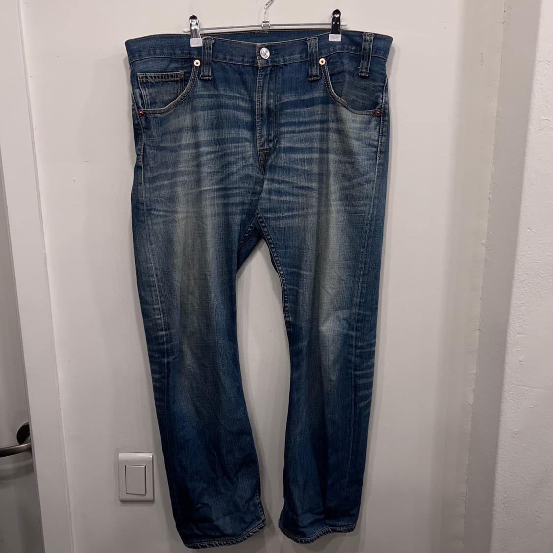 리바이스 504 레귤러 스트레이트핏 중청 데님팬츠 상품이미지2