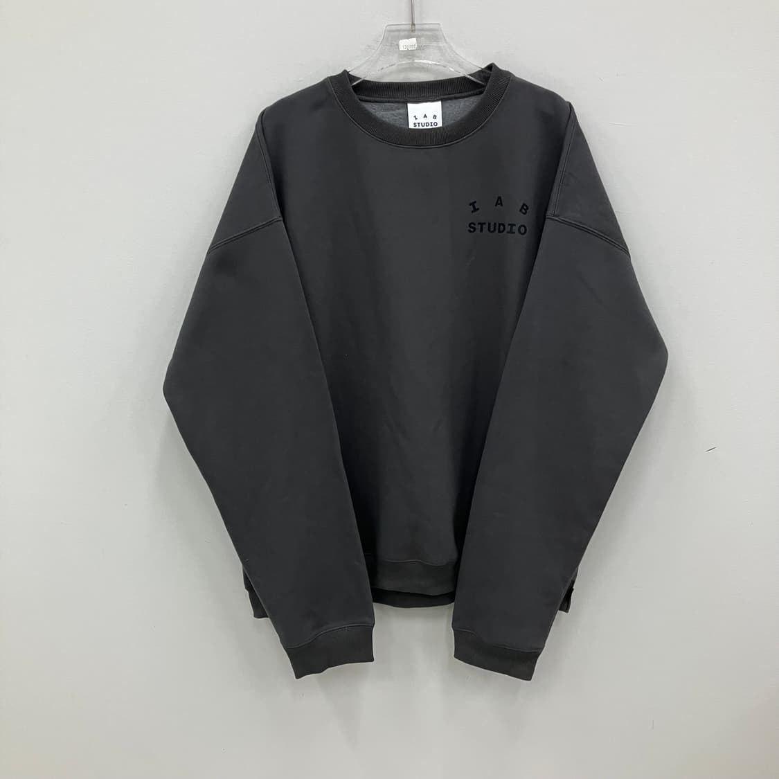 아이앱 스튜디오 차콜 스웨트셔츠 XL 상품이미지1
