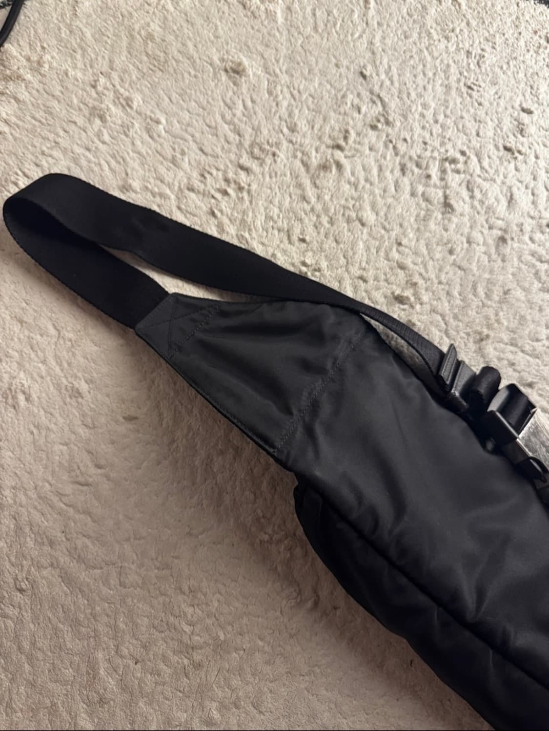 프라다 2VL132 포코노 블랙 웨이스트 벨트백 상품이미지5